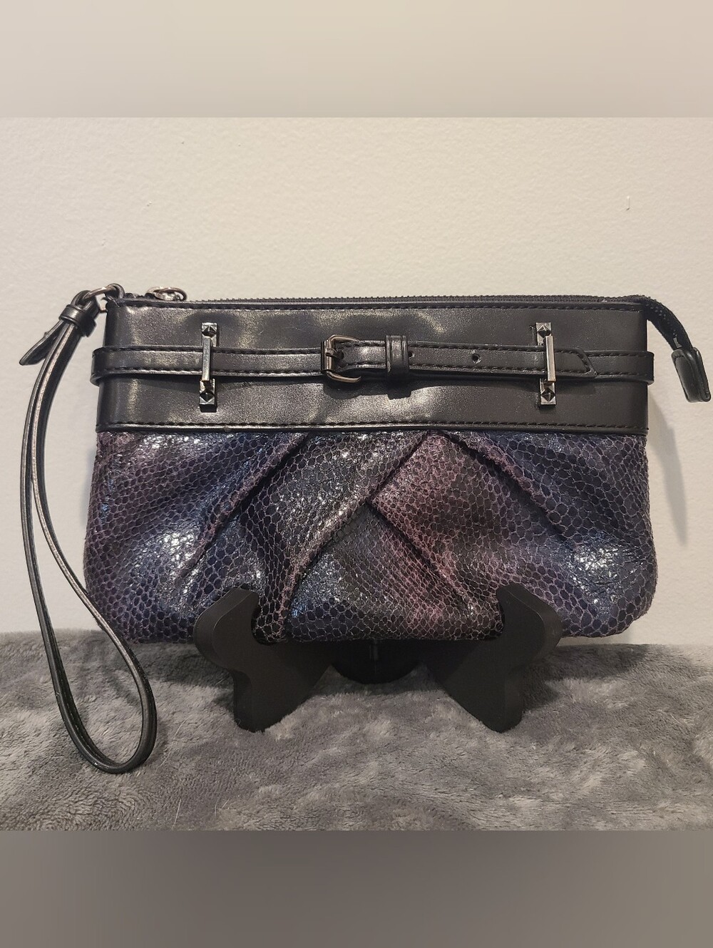 Vera Wang Wristlet Clutch Purple Blue Quiet Luxury